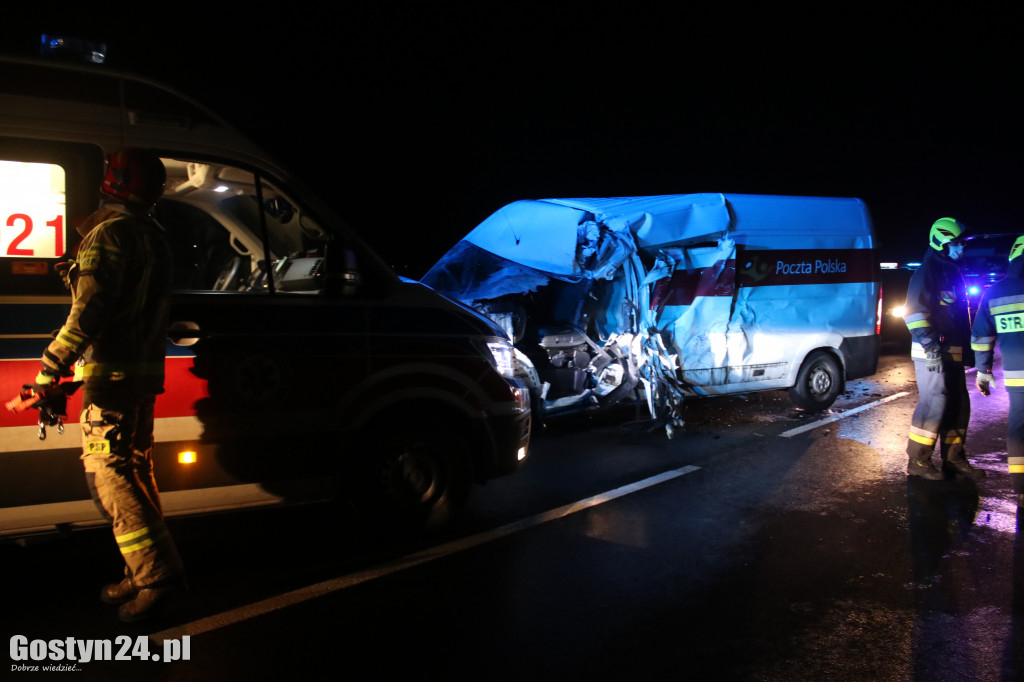 Wypadek samochodów dostawczych między Gostyniem a Krobią