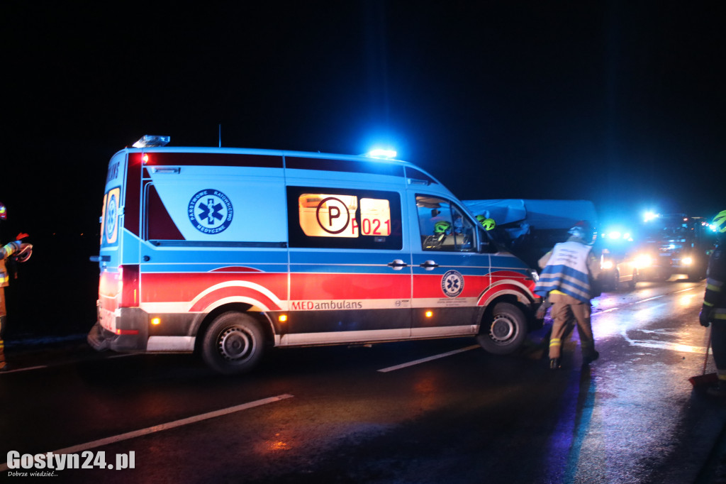Wypadek samochodów dostawczych między Gostyniem a Krobią