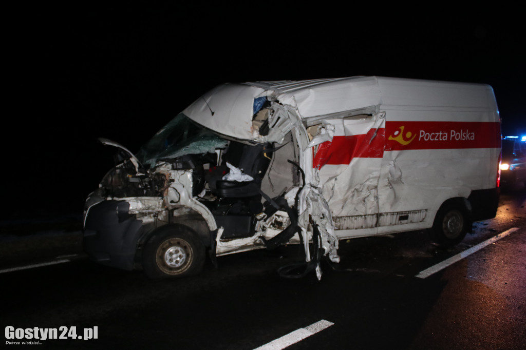 Wypadek samochodów dostawczych między Gostyniem a Krobią