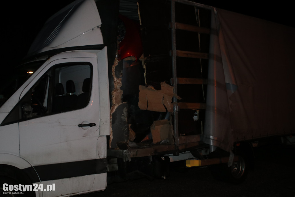 Wypadek samochodów dostawczych między Gostyniem a Krobią