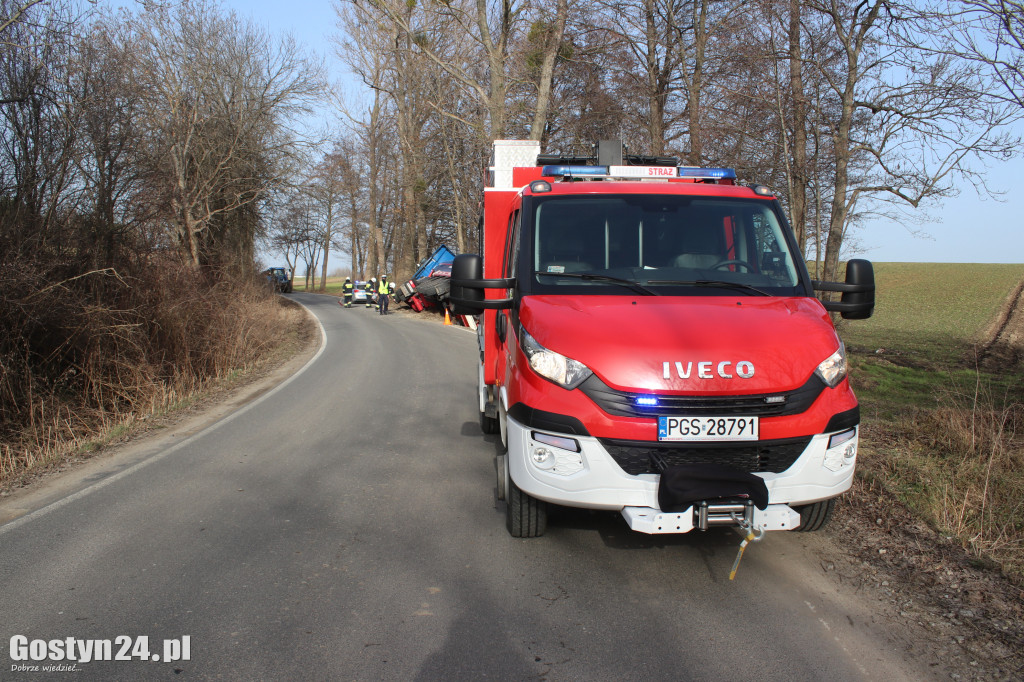 Wypadek ciężarówki na trasie Stary Gostyń - Daleszyn