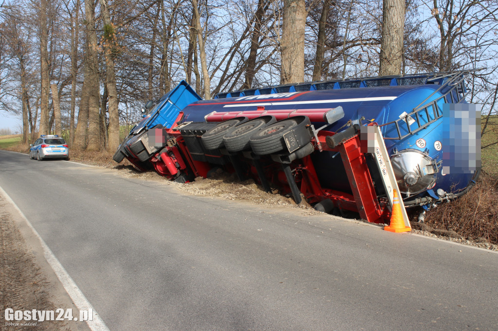Wypadek ciężarówki na trasie Stary Gostyń - Daleszyn