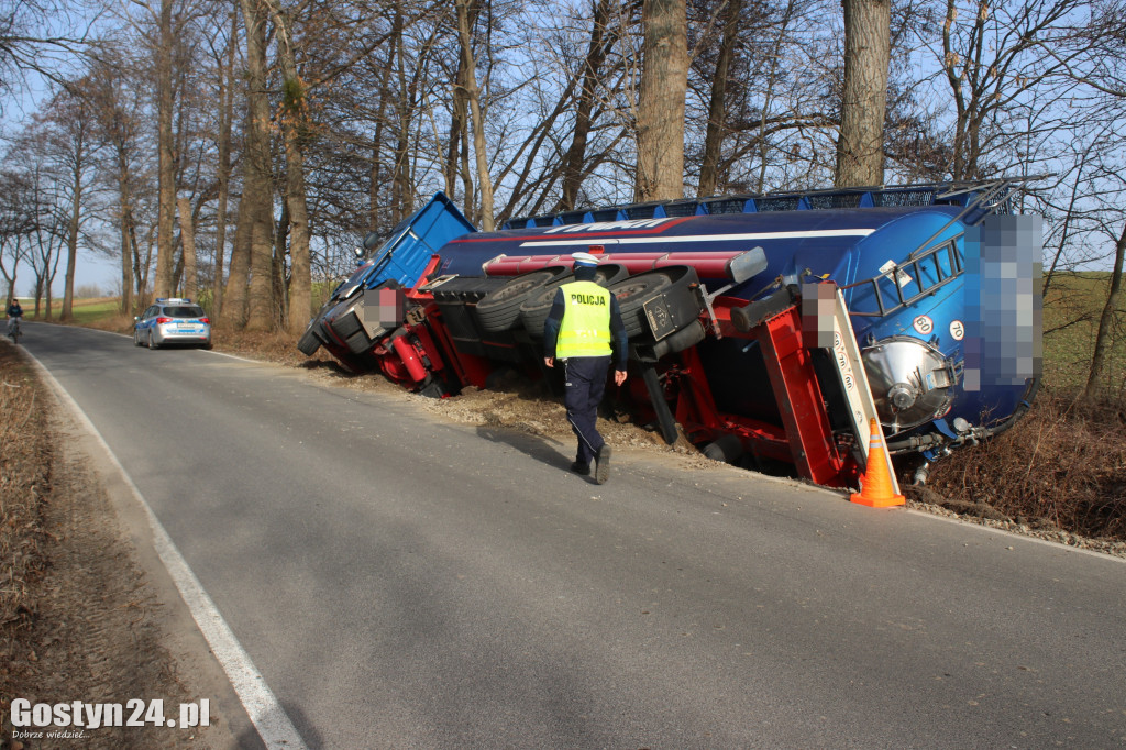 Wypadek ciężarówki na trasie Stary Gostyń - Daleszyn