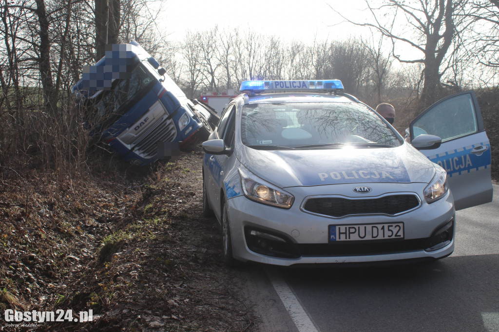 Wypadek ciężarówki na trasie Stary Gostyń - Daleszyn