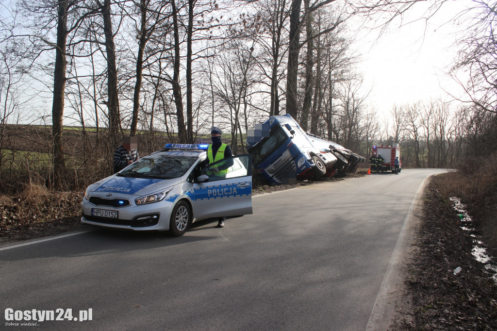 Wypadek ciężarówki na trasie Stary Gostyń - Daleszyn