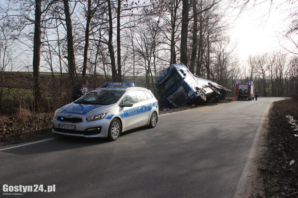 Wypadek ciężarówki na trasie Stary Gostyń - Daleszyn