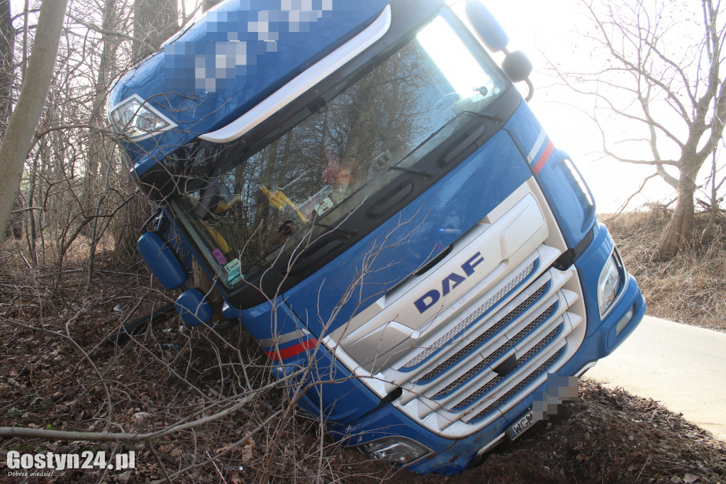 Wypadek ciężarówki na trasie Stary Gostyń - Daleszyn