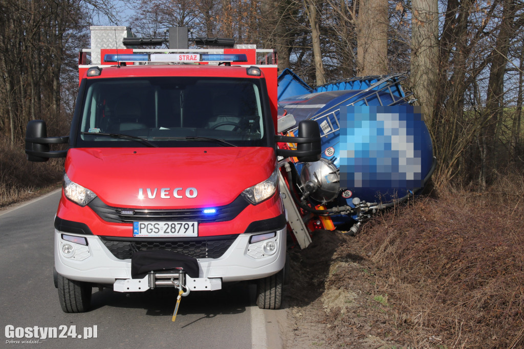 Wypadek ciężarówki na trasie Stary Gostyń - Daleszyn