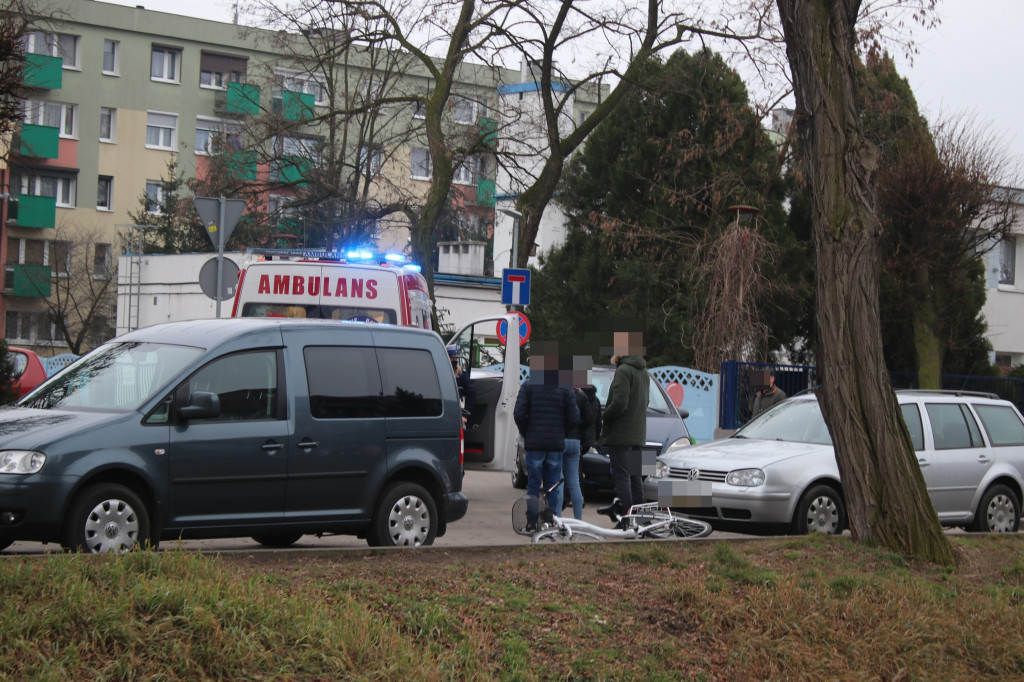 Zderzenie samochodu osobowego i rowerzystki w Gostyniu