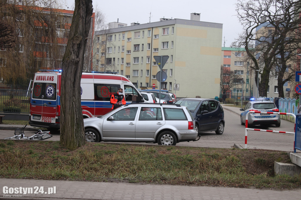 Zderzenie samochodu osobowego i rowerzystki w Gostyniu