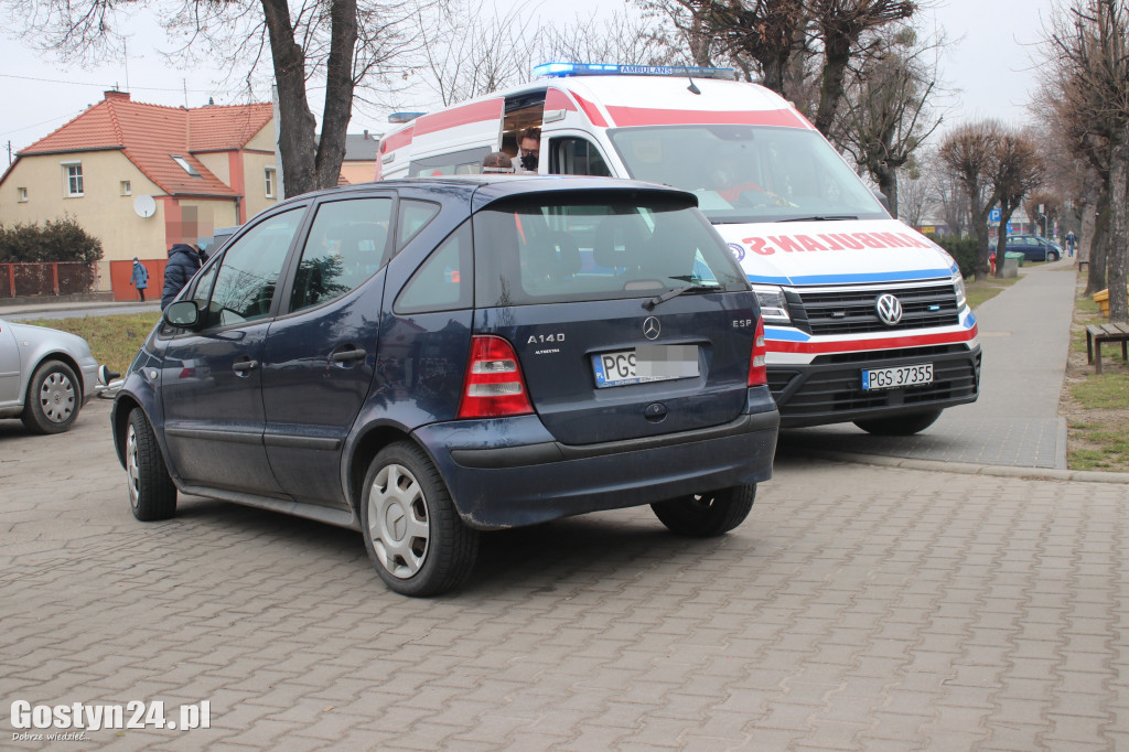 Zderzenie samochodu osobowego i rowerzystki w Gostyniu