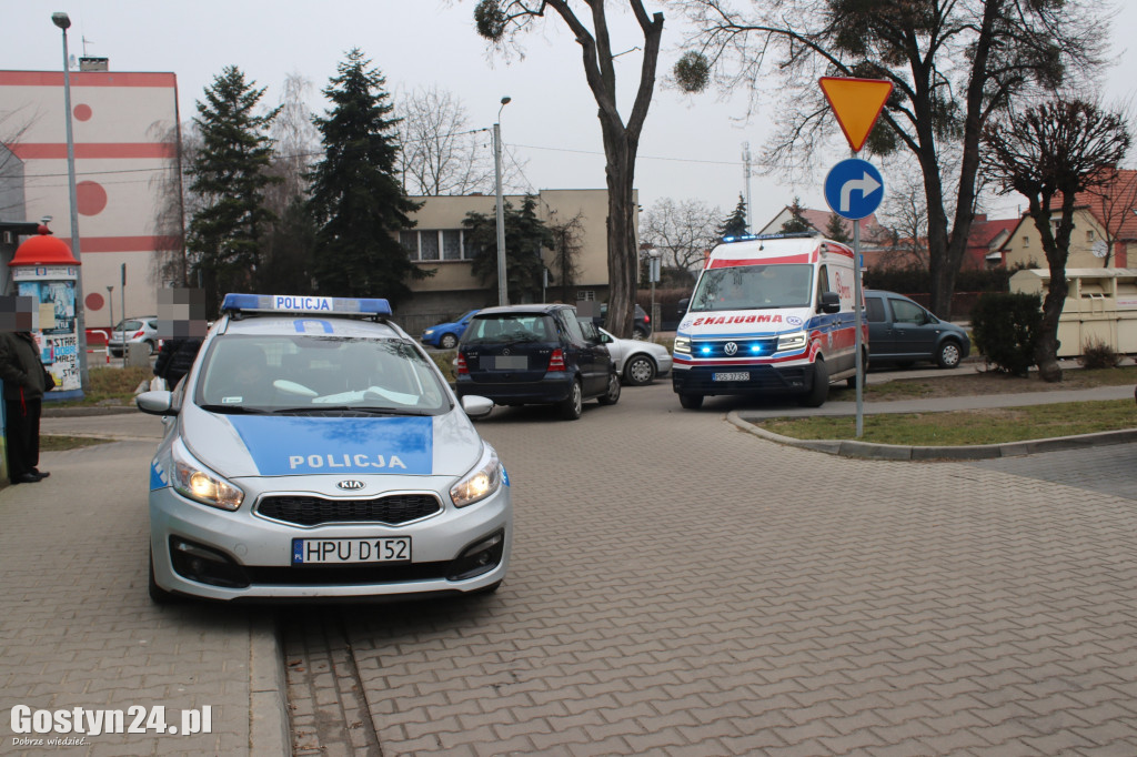 Zderzenie samochodu osobowego i rowerzystki w Gostyniu