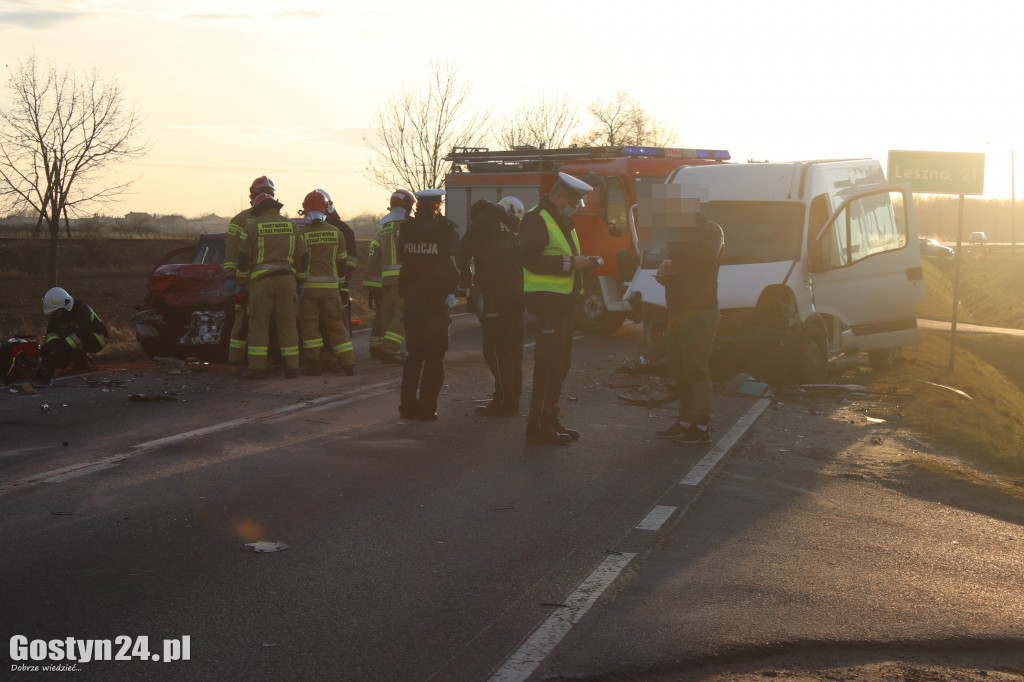 Wypadek busa i osobówki na K12