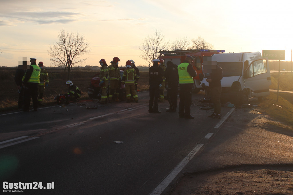 Wypadek busa i osobówki na K12