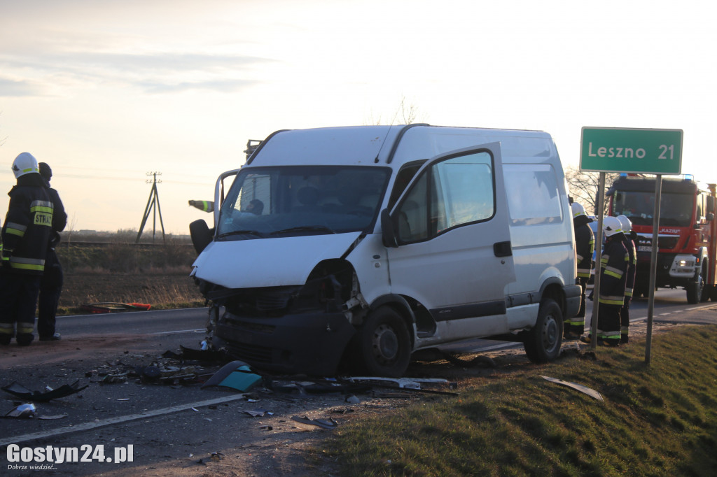 Wypadek busa i osobówki na K12