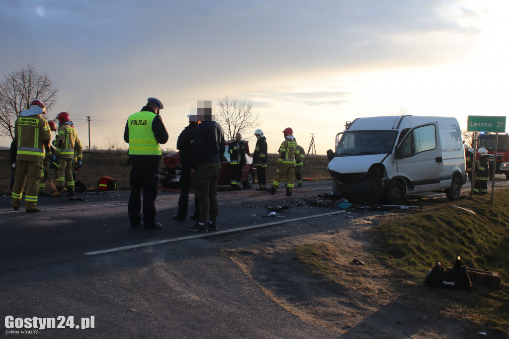 Wypadek busa i osobówki na K12