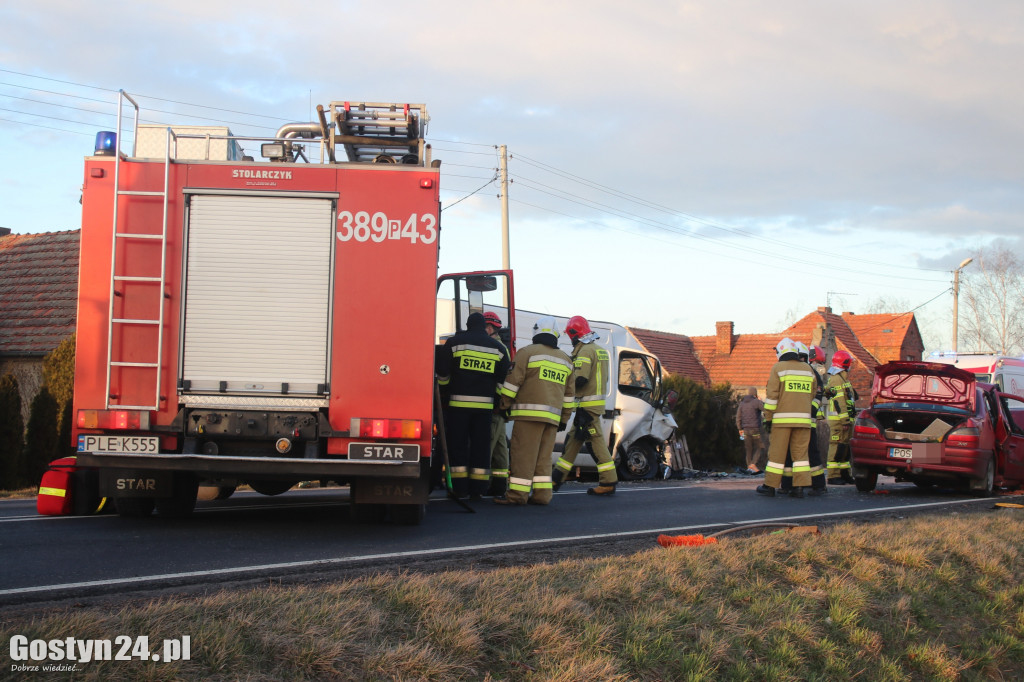 Wypadek busa i osobówki na K12