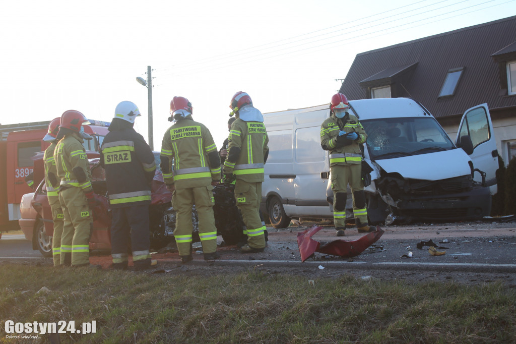 Wypadek busa i osobówki na K12
