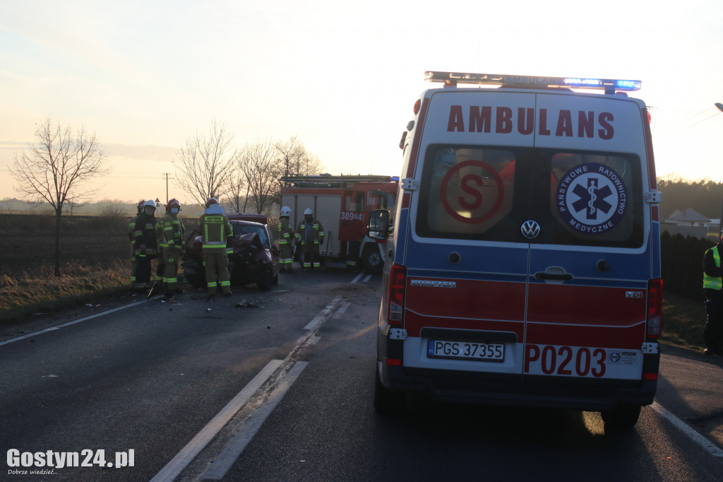 Wypadek busa i osobówki na K12