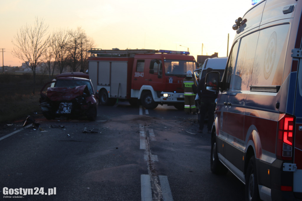 Wypadek busa i osobówki na K12