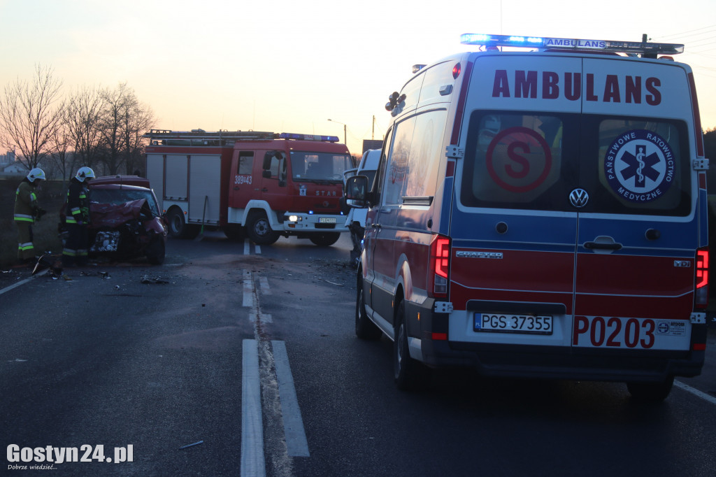 Wypadek busa i osobówki na K12