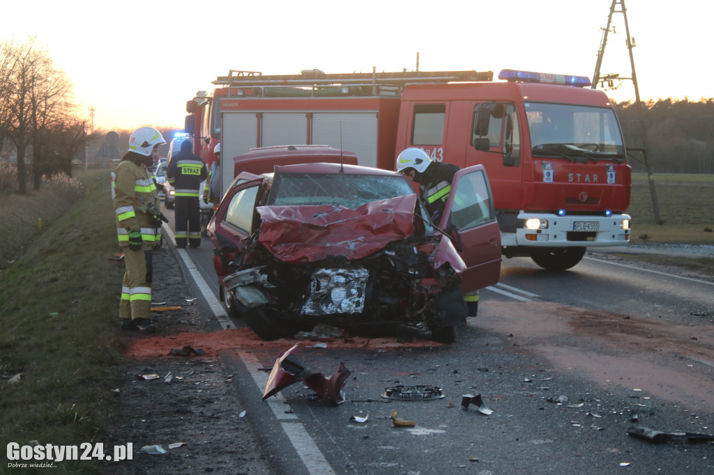 Wypadek busa i osobówki na K12