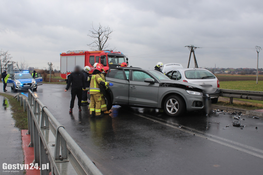 Zderzenie Citroena i Audi na trasie Gostyń-Grabonóg
