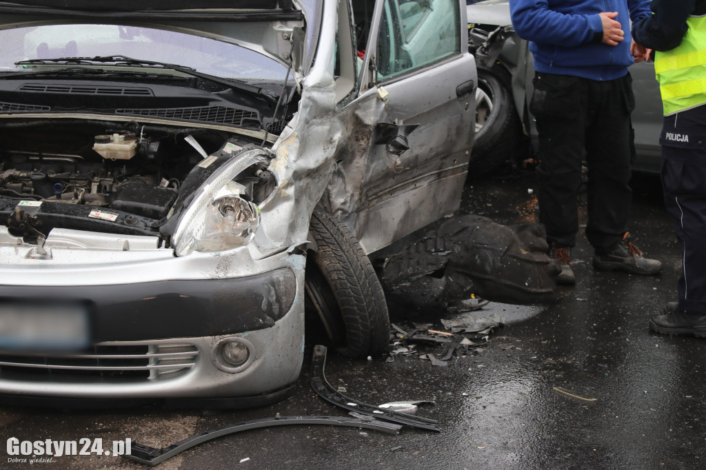 Zderzenie Citroena i Audi na trasie Gostyń-Grabonóg