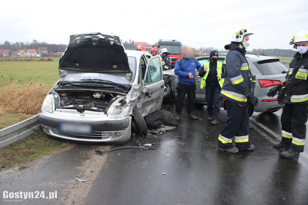 Zderzenie Citroena i Audi na trasie Gostyń-Grabonóg