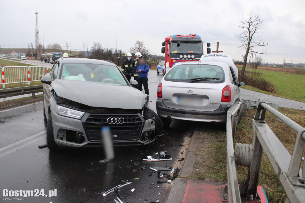 Zderzenie Citroena i Audi na trasie Gostyń-Grabonóg