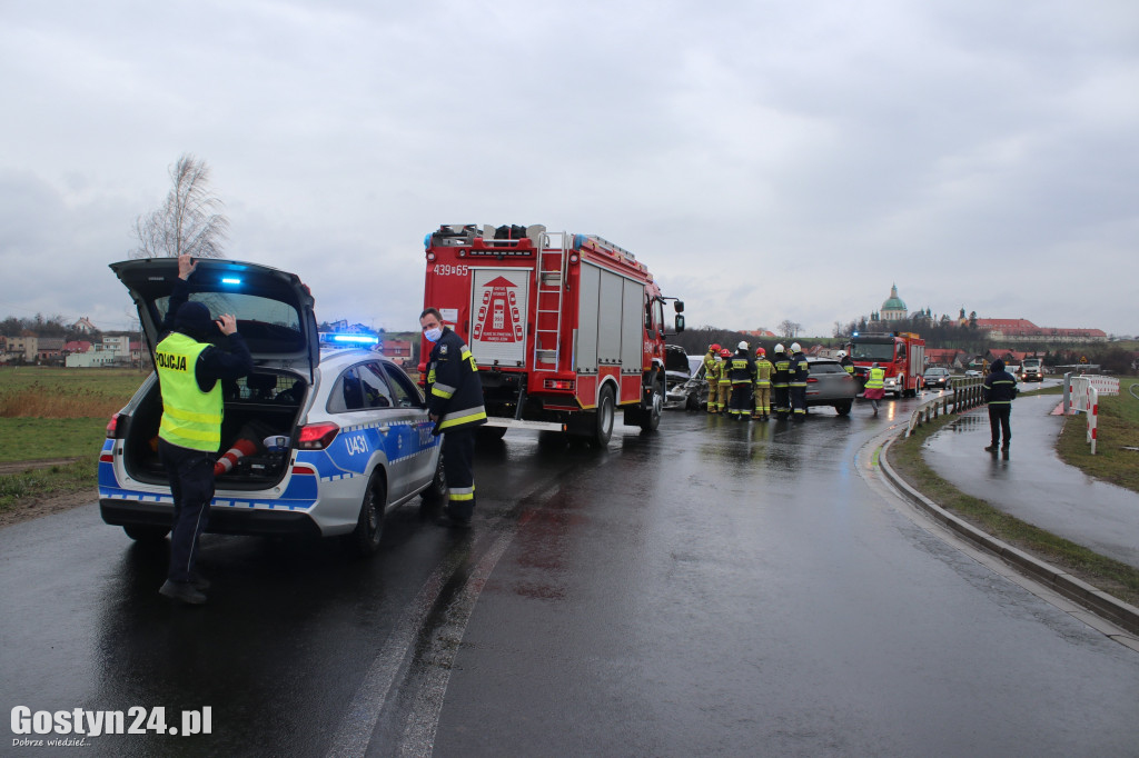 Zderzenie Citroena i Audi na trasie Gostyń-Grabonóg