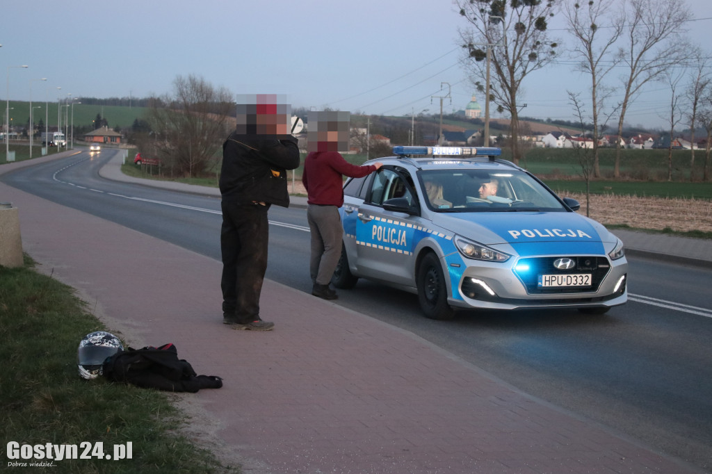 Zderzenie motocykla i ciągnika rolniczego w Gostyniu