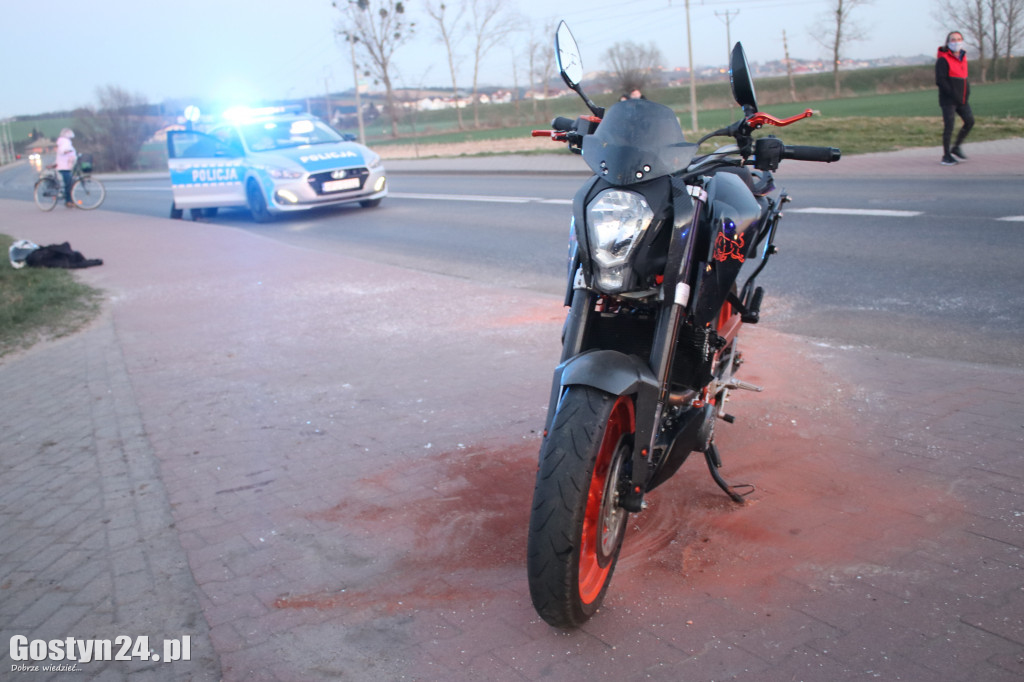 Zderzenie motocykla i ciągnika rolniczego w Gostyniu