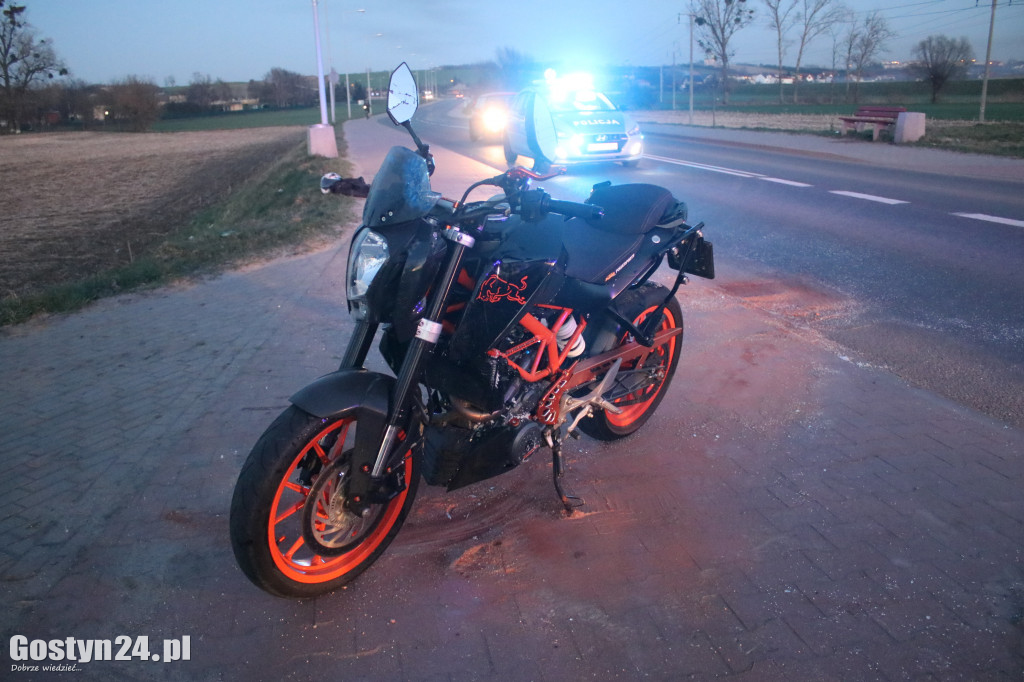 Zderzenie motocykla i ciągnika rolniczego w Gostyniu