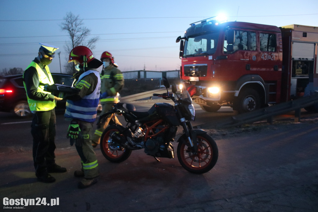 Zderzenie motocykla i ciągnika rolniczego w Gostyniu