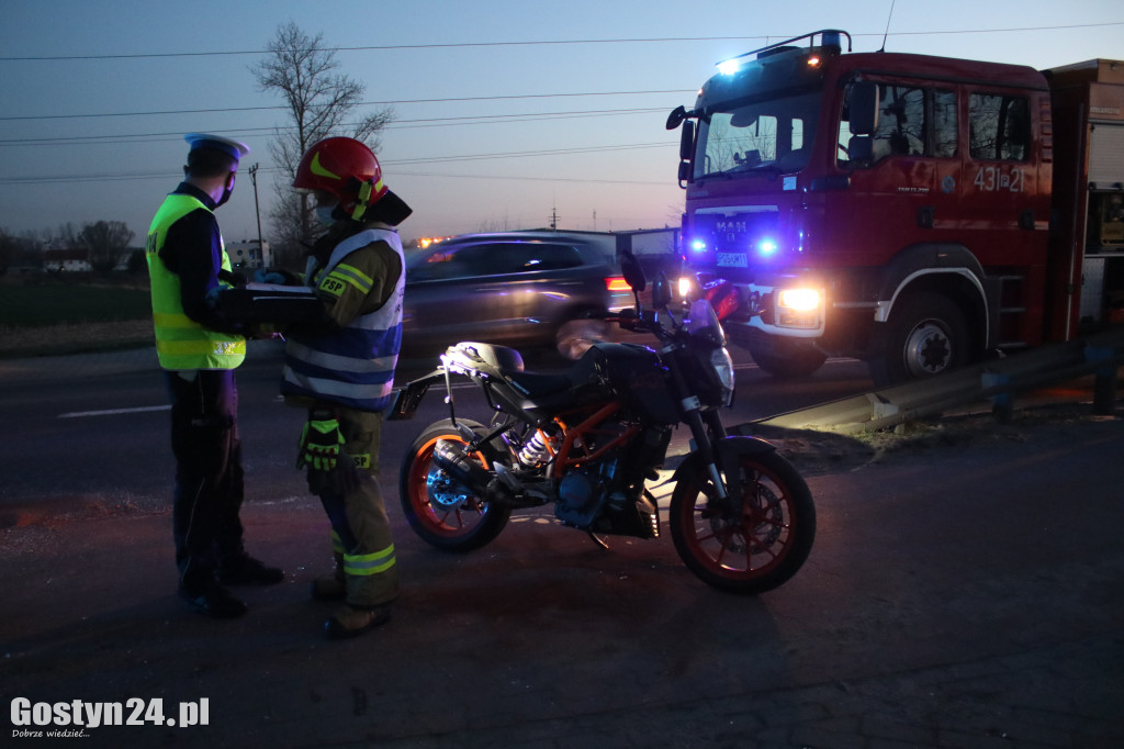 Zderzenie motocykla i ciągnika rolniczego w Gostyniu