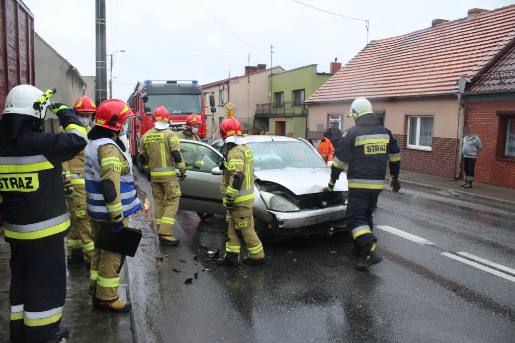 Kolizja na ul. Warszawskiej w Piaskach