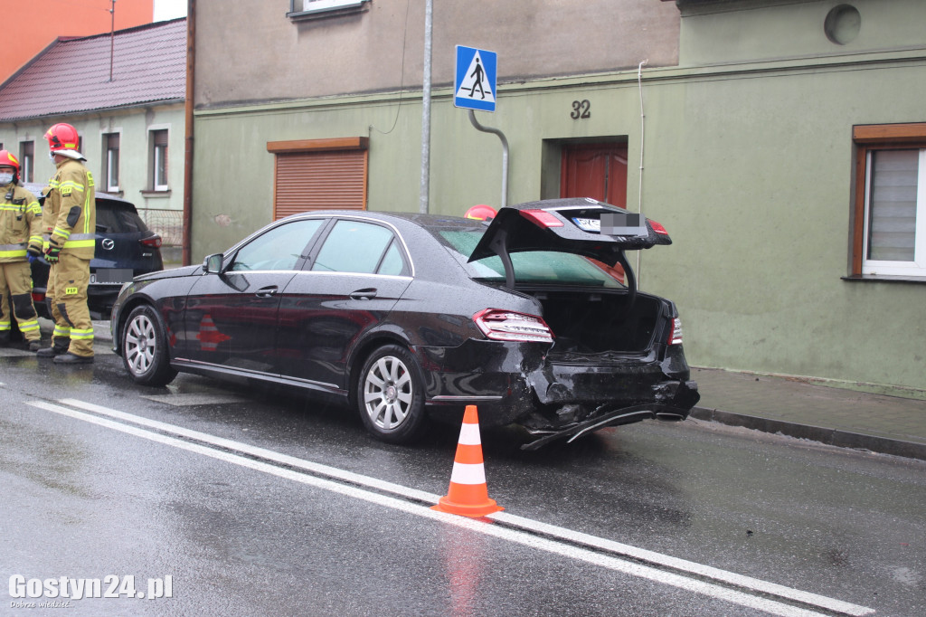 Kolizja na ul. Warszawskiej w Piaskach