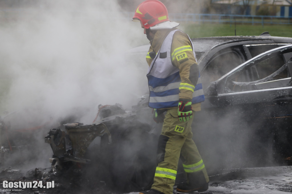 Pożar samochodu na trasie Sikorzyn-Czachorowo