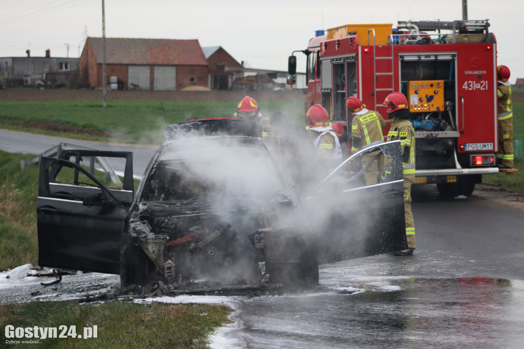 Pożar samochodu na trasie Sikorzyn-Czachorowo