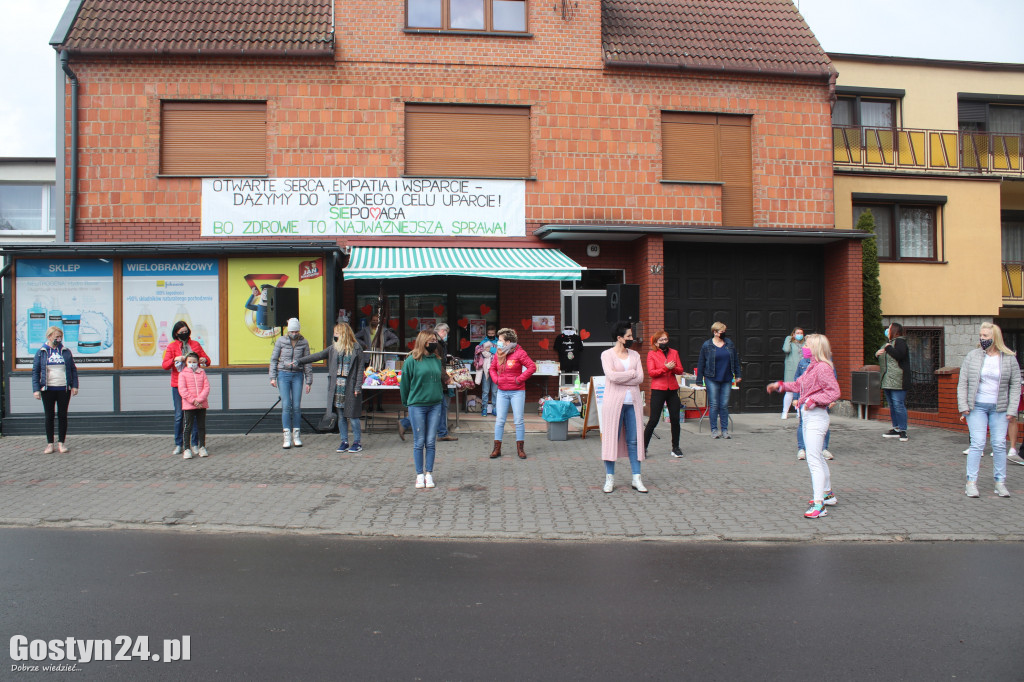 Flash mob i kiermasz dla Marty w Borku Wlkp.