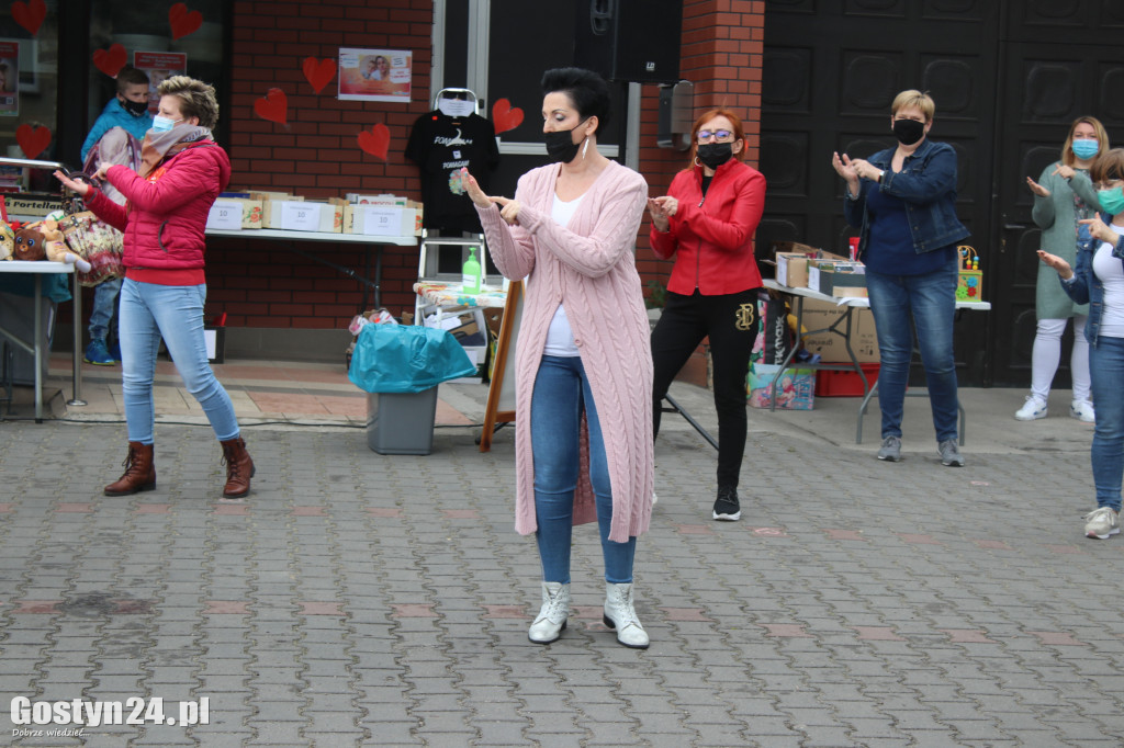 Flash mob i kiermasz dla Marty w Borku Wlkp.