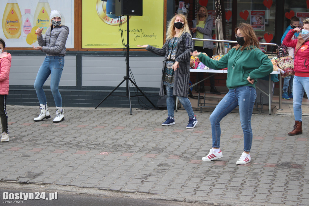 Flash mob i kiermasz dla Marty w Borku Wlkp.