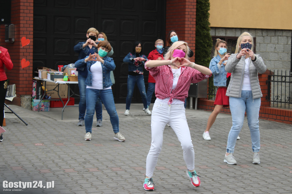 Flash mob i kiermasz dla Marty w Borku Wlkp.