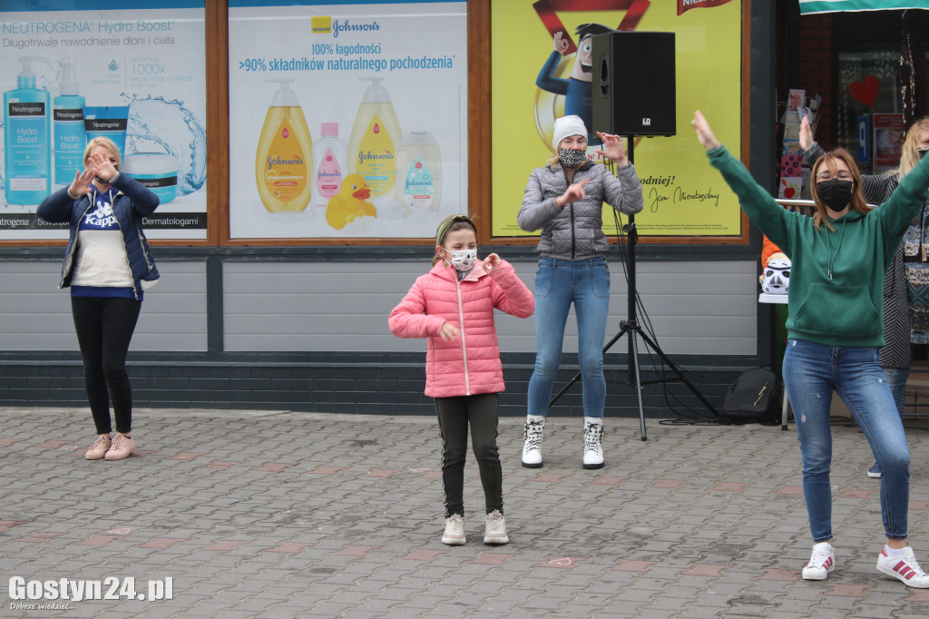 Flash mob i kiermasz dla Marty w Borku Wlkp.
