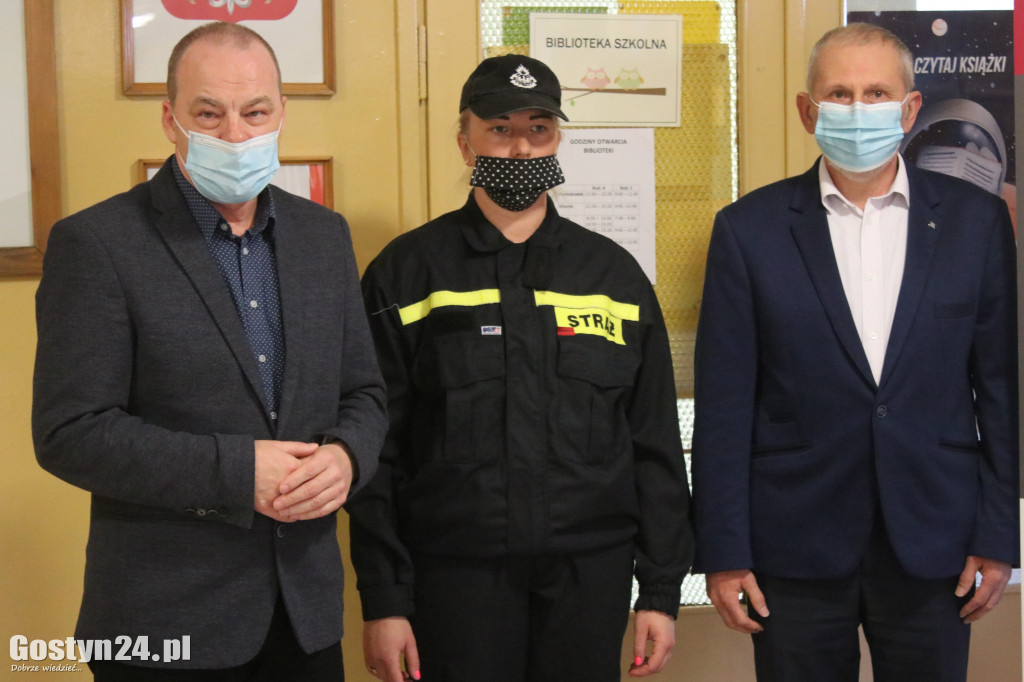 Przekazanie sprzęto szkoleniowego dla SP Poniec i jednostki OSP