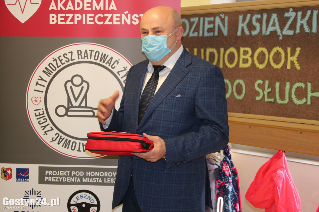 Przekazanie sprzęto szkoleniowego dla SP Poniec i jednostki OSP