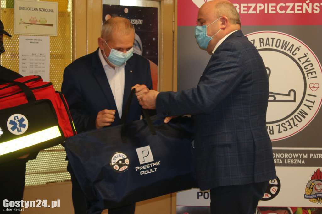 Przekazanie sprzęto szkoleniowego dla SP Poniec i jednostki OSP