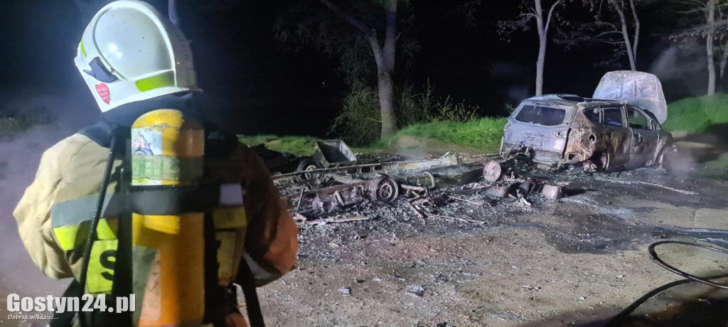 Pożar przyczepy kempingowej i samochodu w Dzięczynie