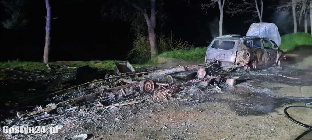 Pożar przyczepy kempingowej i samochodu w Dzięczynie